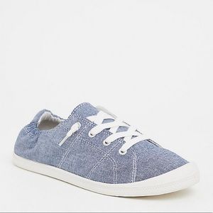 NEW ‼️ Torrid Chambray Ruched Sneaker